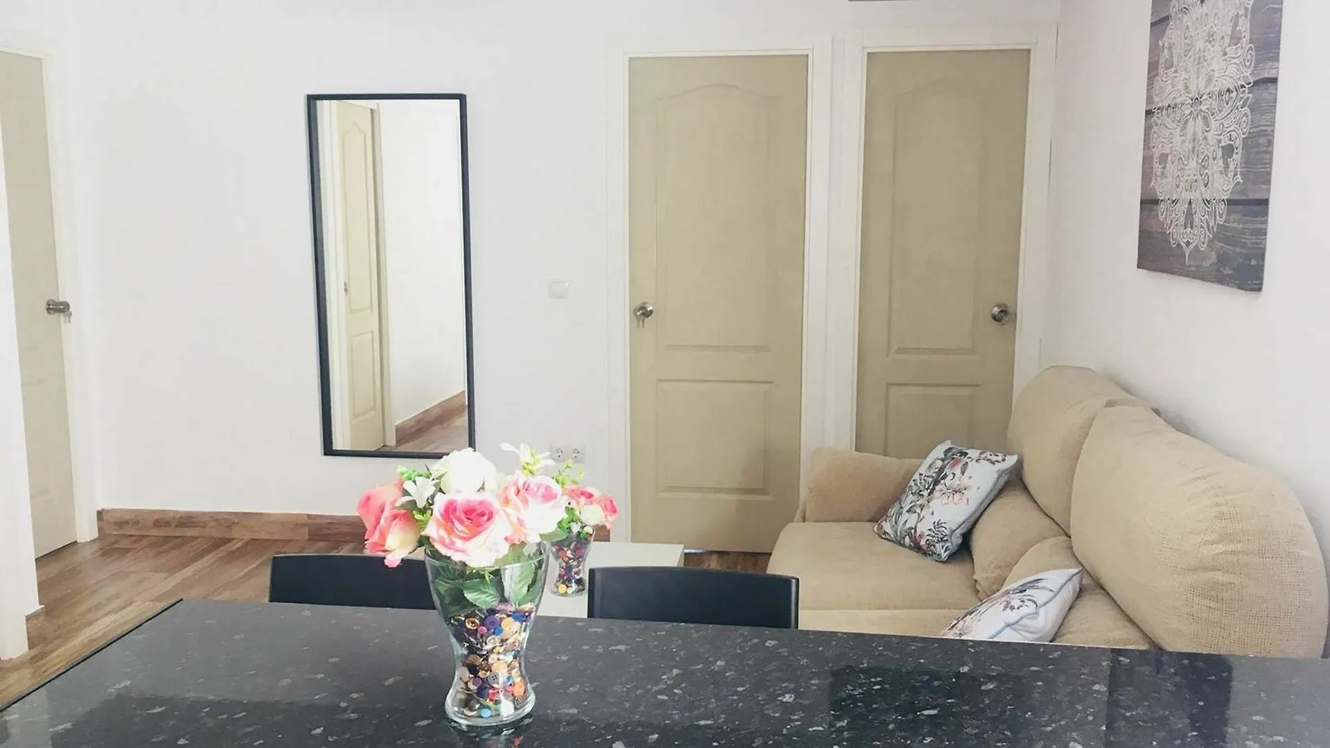 Apartment With 3 Bedrooms In Malaga, With Wifi  马拉加